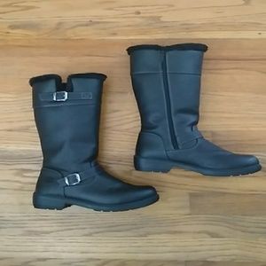 Almost new totes black winter boots 7 lined buckle